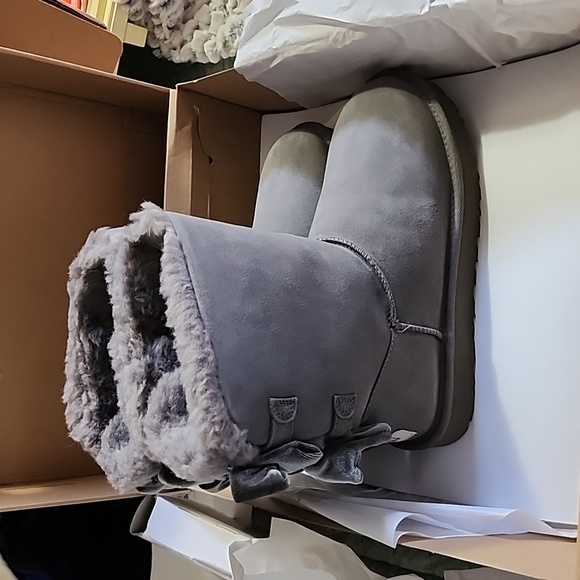 Ugg Bailey Bow Velvet Ribbon GREY Size 9 NWT - Picture 8 of 9